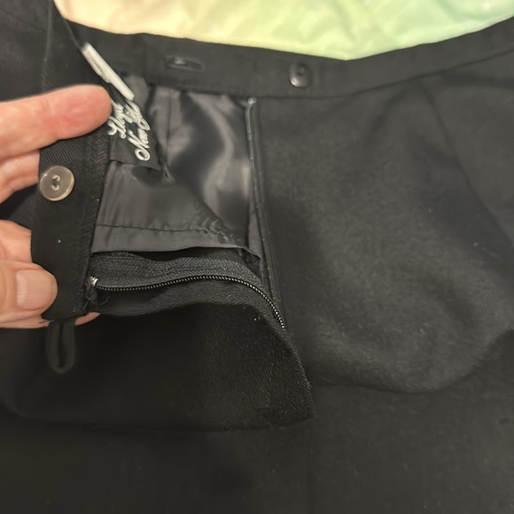 Lloyd New York Black Skirt, Back Slit, Back Zipper & Button, Lined, Size 8 - Picture 7 of 13